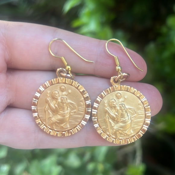 Vintagege St Christopher with baby Jesus Earrings - Picture 8 of 12